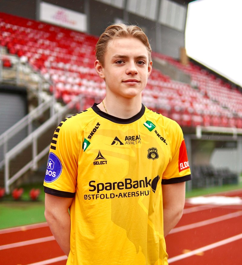 KLAR FOR MFK: Ludvig (16) er midtstopper og skal gi jernet i MFK. MFK. FOTO: Joakim Bekkåsen